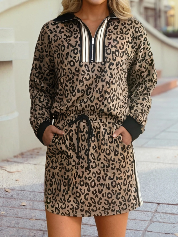 Leopard print dress with a zipper detail 